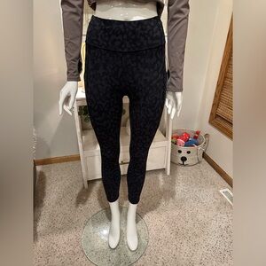 Women’s Lululemon Leggings Cropped Length With Print - Size 4
